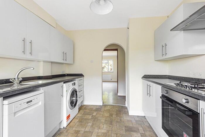 2 Bedroom Flat To Rent In Wilmer Crescent, Kingston Upon Thames, KT2