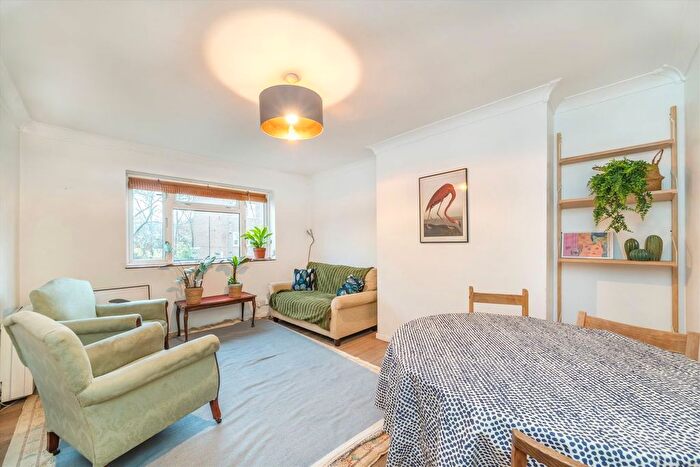 2 Bedroom Flat For Sale In Railway Side, Barnes, SW13