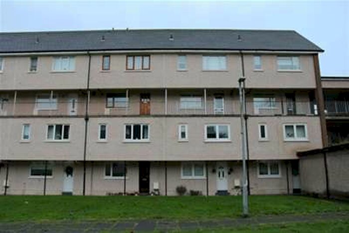 3 Bedroom Maisonette Flat To Rent In Wardrop Street, Paisley, PA1