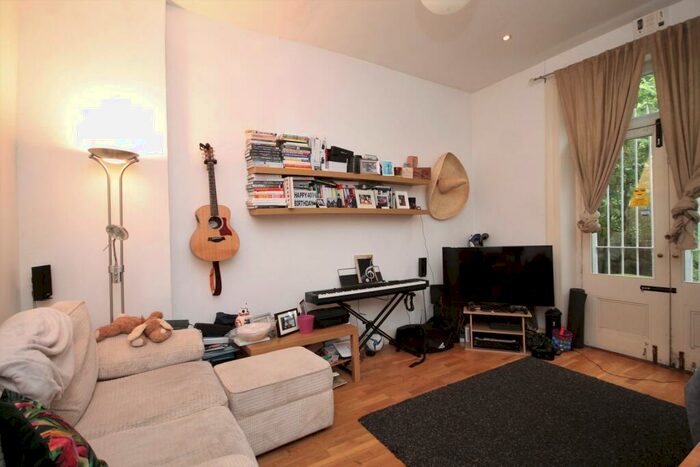 1 Bedroom Flat To Rent In Middleton Grove, Islington, N7
