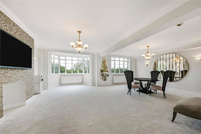 3 Bedroom Apartment To Rent In St. James Close, London, NW8