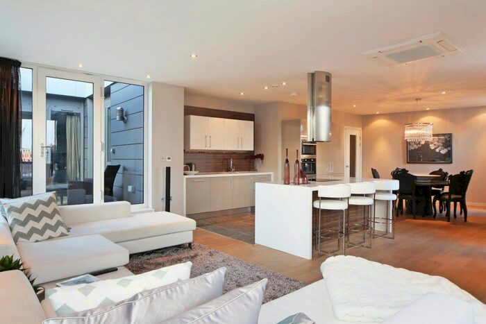 2 Bedroom Flat To Rent In Palace Place, Victoria, SW1E