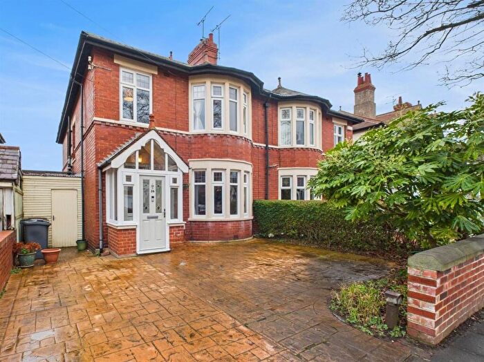 4 Bedroom Semi Detached House For Sale In The Gardens, Monkseaton, NE25