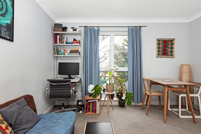 1 Bedroom Apartment For Sale In Overhill Road, East Dulwich, London, SE22