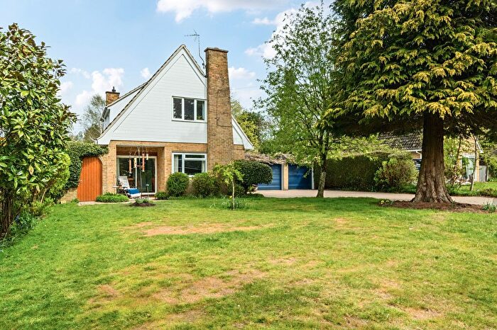 4 Bedroom Detached House For Sale In Hewshott Grove, Liphook, GU30