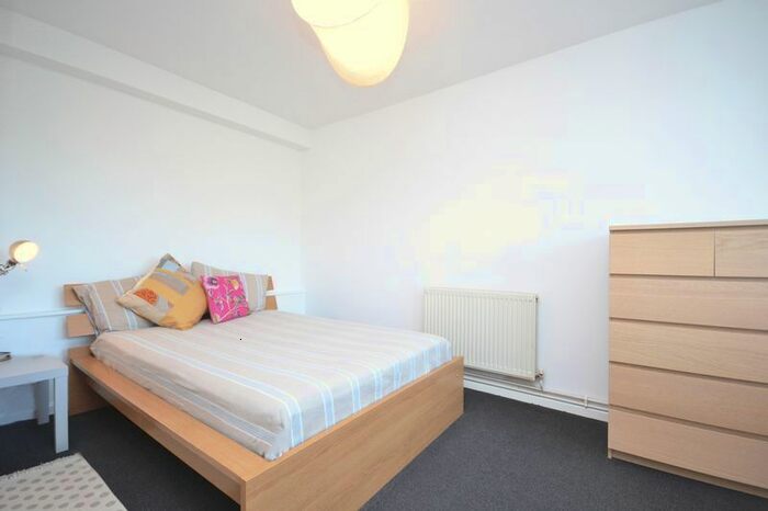 1 Bedroom Flat To Rent In Dan Bryant House, Weir Road, SW12