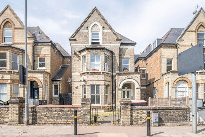3 Bedroom Flat For Sale In Bedford Hill, London, SW12