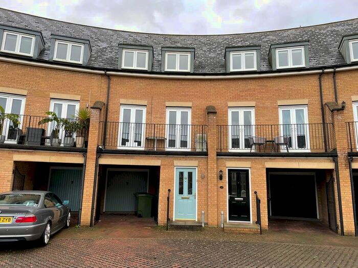 4 Bedroom Town House To Rent In Mountbatten Drive, Old Catton, Norwich, NR6