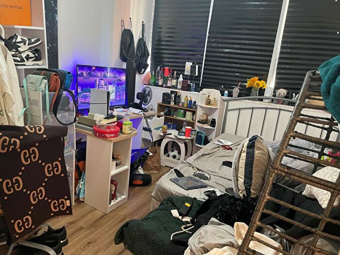 2 Bedroom Flat For Sale In Flat, Arundel Street, Portsmouth, Hampshire, PO1