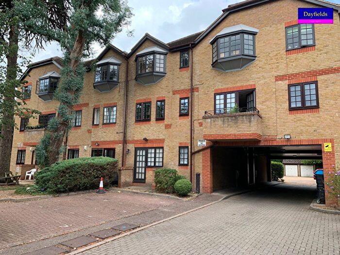1 Bedroom Flat To Rent In Royal Court, Queen Annes Gardens, Enfield, EN1