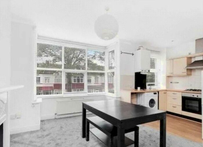 3 Bedroom Maisonette To Rent In Northfield Avenue, Ealing, London, W13