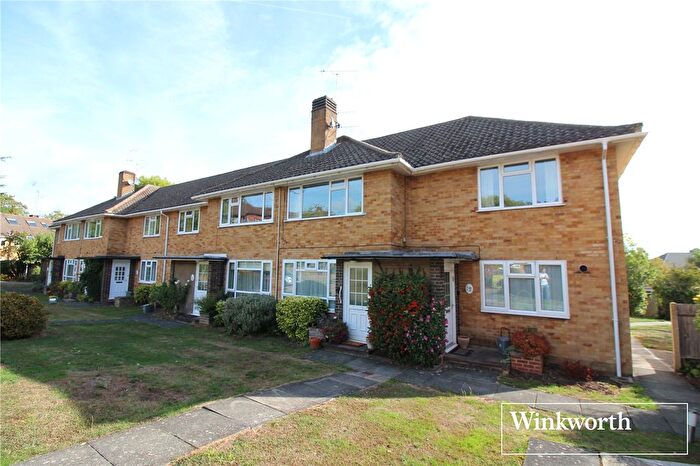 2 Bedroom Maisonette For Sale In Allum Lane, Elstree, Borehamwood, Hertfordshire, WD6