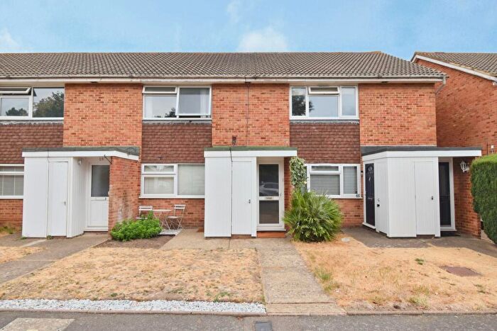 1 Bedroom Apartment For Sale In Willowhayne Drive, Walton-on-Thames, KT12