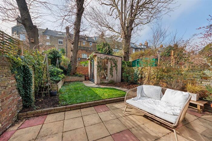 2 Bedroom Flat For Sale In Shirlock Road, Hampstead, NW3