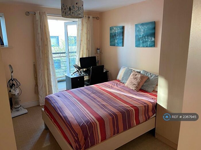 3 Bedroom Flat To Rent In Old Town, Swindon, SN1