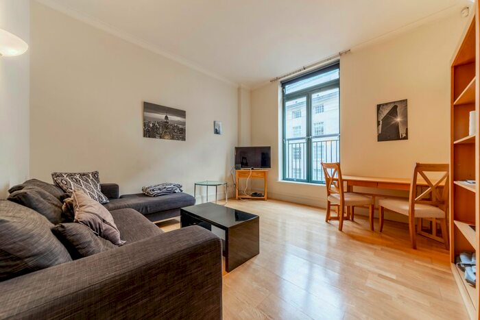 2 Bedroom Flat To Rent In West Block, County Hall, Forum Magnum Square, London, SE1