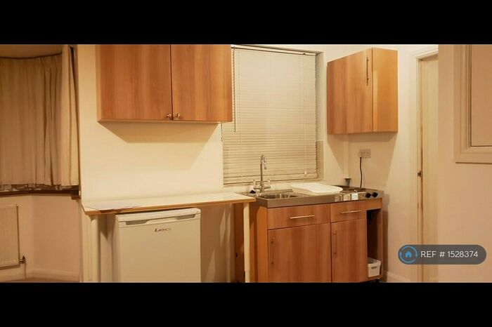 1 Bedroom Flat To Rent In Halfway Avenue, Luton, LU4