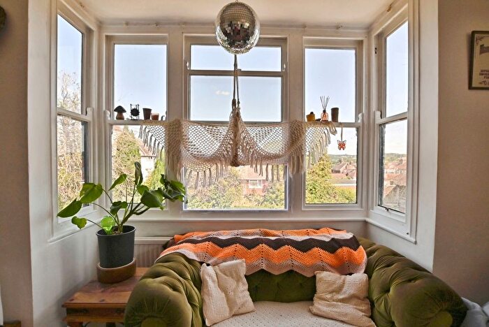2 Bedroom Flat For Sale In June Lane, Midhurst, West Sussex, GU29
