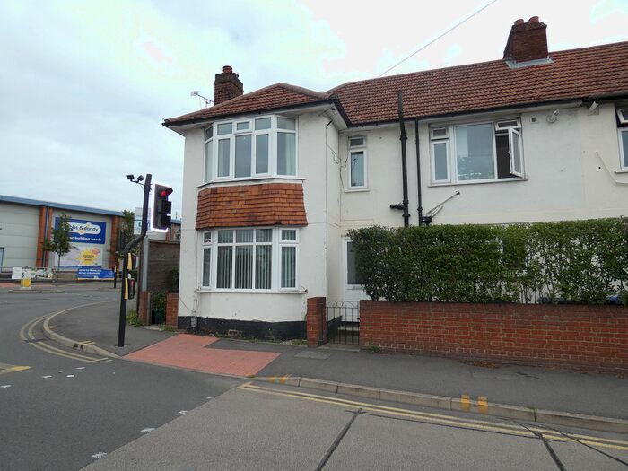 2 Bedroom Property To Rent In Monument Road, Woking, GU21