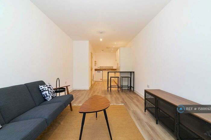 1 Bedroom Flat To Rent In Strawbridge Court, London, N15