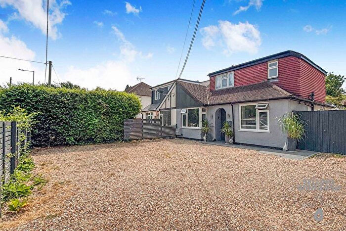 3 Bedroom Semi-Detached House For Sale In Reading Road, Winnersh, Wokingham, Berkshire, RG41