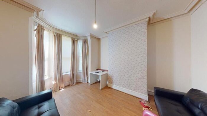 7 Bedroom Semi-Detached House To Rent In Raleigh Street, Nottingham, NG7