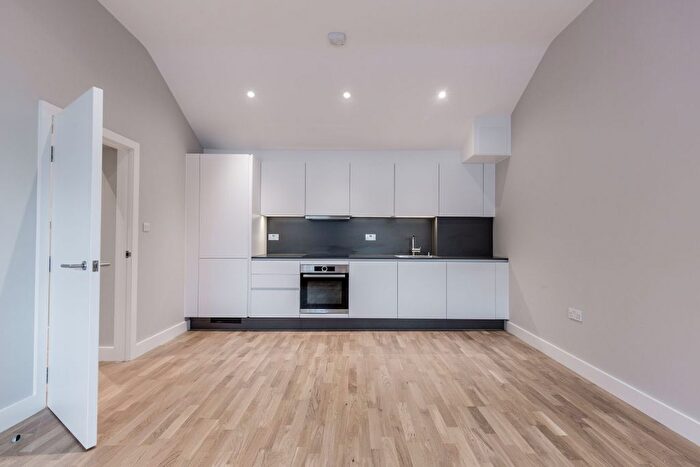 1 Bedroom Flat To Rent In Baker Street, Enfield, EN1