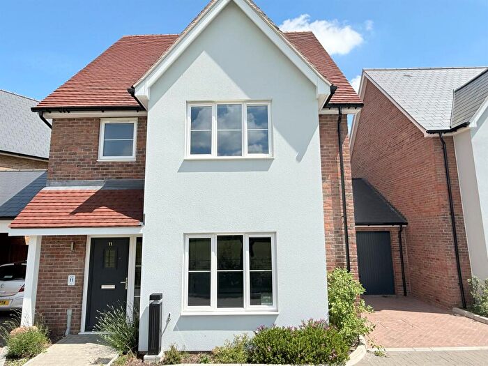 4 Bedroom Link Detached House For Sale In Hawthorn Close, Bicknacre, Chelmsford, CM3