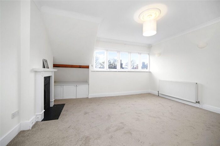 2 Bedroom Flat To Rent In Grove Park Gardens, London, W4