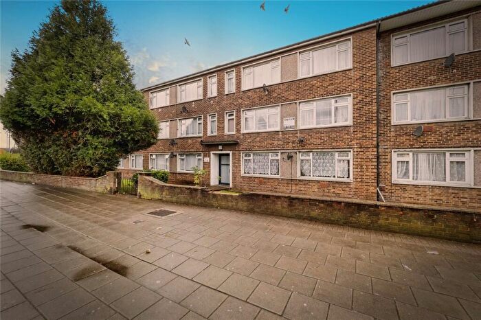 2 Bedroom Flat For Sale In Whalebone Lane South, Dagenham, RM8
