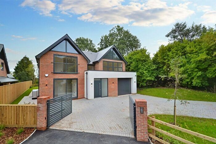 4 Bedroom Detached House To Rent In Lytchett Matravers, BH16