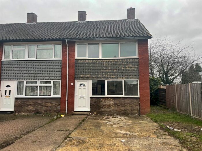 3 Bedroom End Of Terrace House To Rent In Bury Avenue, Hayes UB4