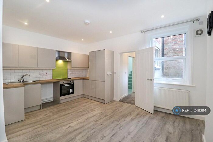 2 Bedroom Flat To Rent In Meeting Lane, Kettering, NN16