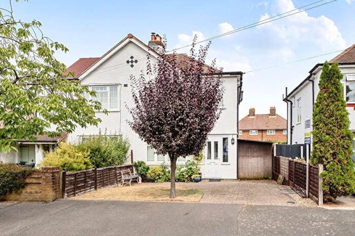 3 Bedroom Semi-Detached House For Sale In Inwood Avenue, Coulsdon, CR5