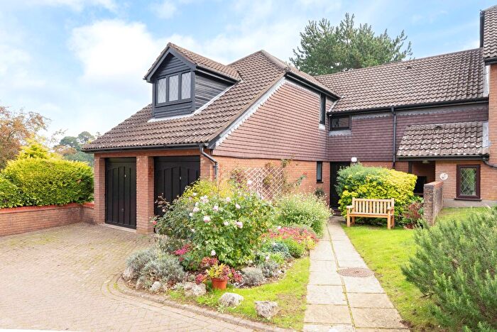 2 Bedroom Flat For Sale In Harrowlands Park, Dorking, RH4