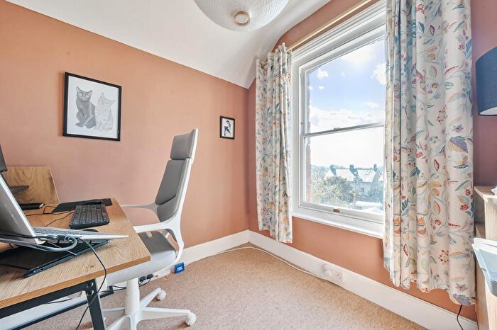 3 Bedroom Terraced House For Sale In Campbell Road, Salisbury, SP1