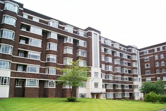 2 Bedroom Flat To Rent In Kelvin Court, Glasgow, G12