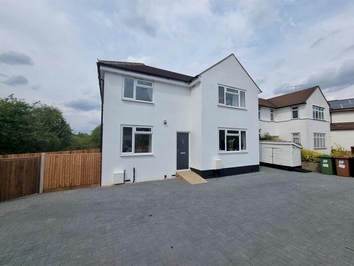 2 Bedroom Property To Rent In Park Avenue, Bushey, WD23