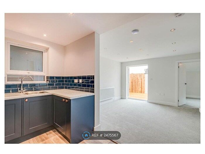 1 Bedroom Flat To Rent In Brackendene, Hindhead, GU26