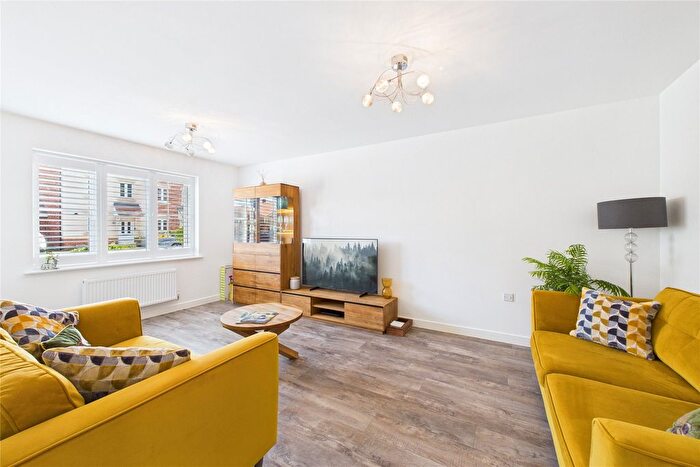 4 Bedroom Detached House For Sale In Hurst Avenue, Blackwater, Camberley, Hampshire, GU17