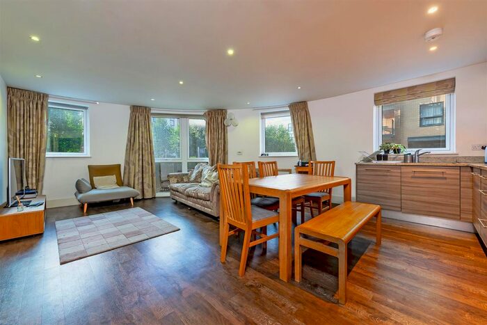 3 Bedroom Flat To Rent In Letchworth Road, Stanmore, HA7