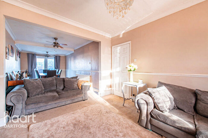 4 Bedroom Terraced House For Sale In Fleet Road, Dartford, DA2