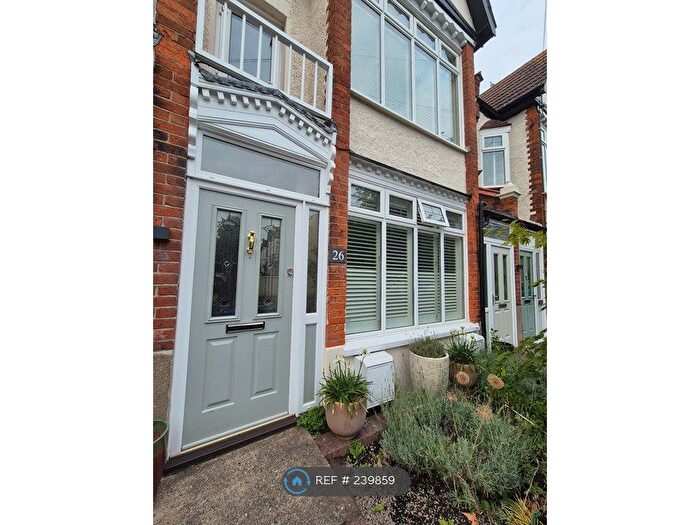 2 Bedroom Maisonette To Rent In Shelton Road, London, SW19