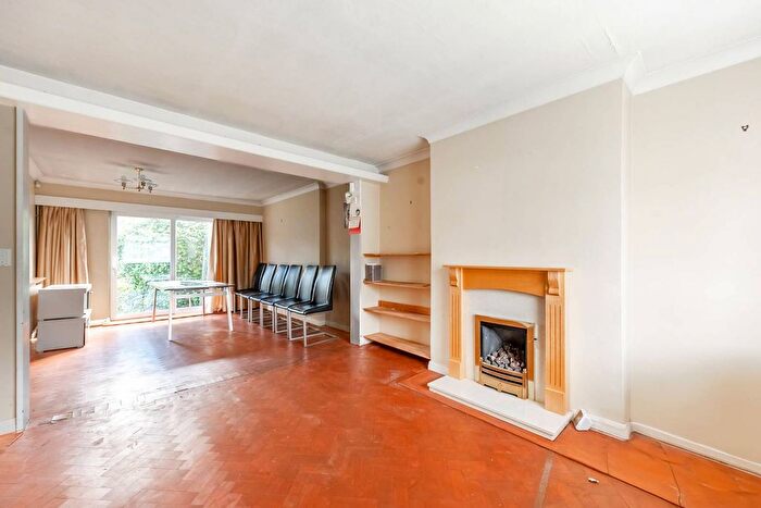 3 Bedroom Bungalow To Rent In Chestnut Drive, Harrow Weald, Harrow, HA3