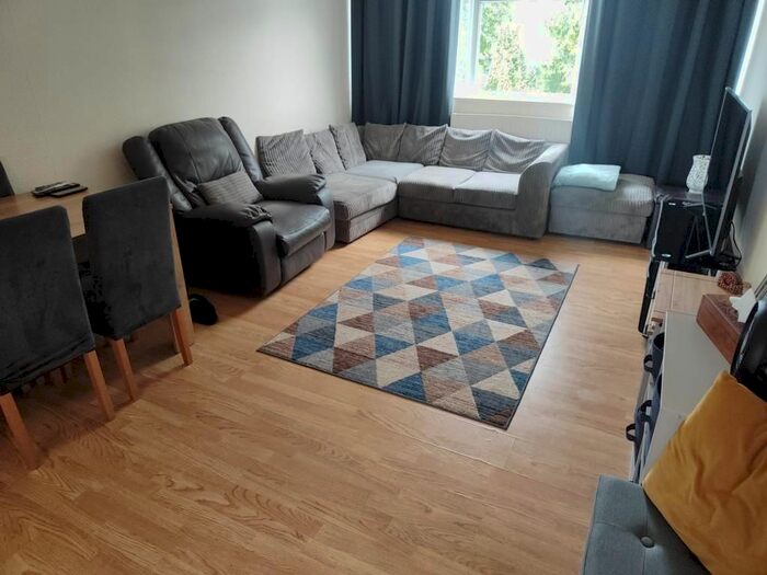 3 Bedroom Flat To Rent In Lindiswara Court, Rickmonsworth, WD3