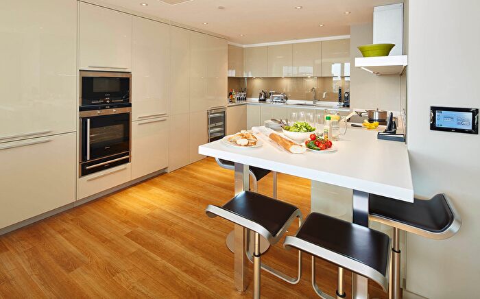 1 Bedroom Flat To Rent In Cheval Three Quays, Lower Thames Street, City, London, EC3R