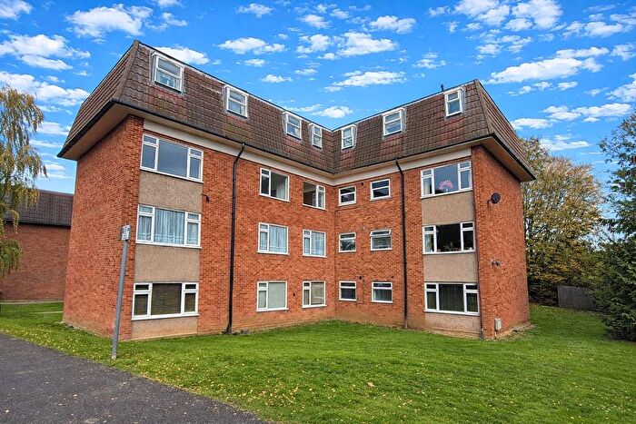 2 Bedroom Flat To Rent In Lambs Close, Cuffley, EN6