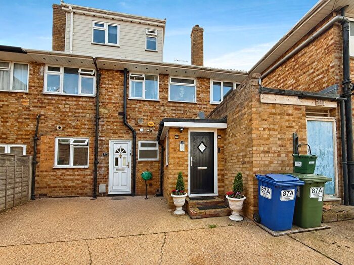 3 Bedroom Maisonette For Sale In Abbotts Drive, Stanford-Le-Hope, SS17
