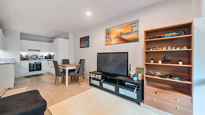 2 Bedroom Flat For Sale In Daisy House, Middle Road, London, W7