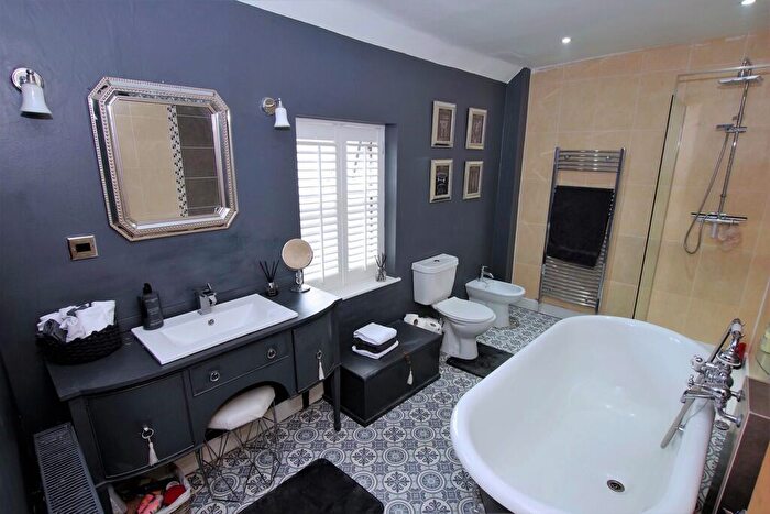 2 Bedroom Semi-Detached House For Sale In South Street, Woodville, DE11